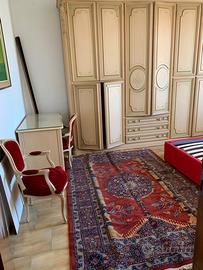 Camera da letto con scrivania