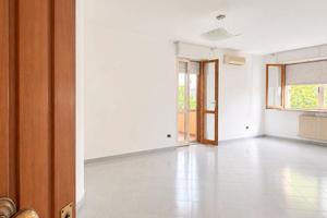 Ampio appartamento con cantina