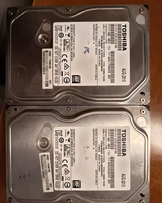 coppia di hard disk Toshiba da 1TB ciascuno 