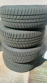 Cerchi acciaio Volkswagen con gomme invernali