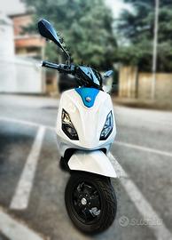 Piaggio One Active Bianco ed Azzurro ELETTRICO