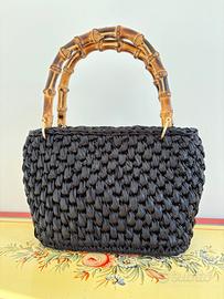 Borsa realizzata a mano a uncinetto