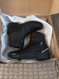 Stivaletti moto mai usati