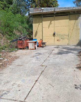 Capannone e terreno via corrado alvaro