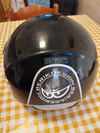 Casco per moto marchio Berik Design nero 