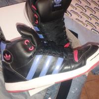 Scarpe Adidas. 