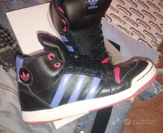 Scarpe Adidas. 