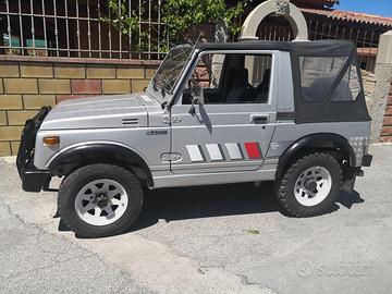 Suzuki Samurai/Santana