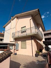 Casa singola plurifamiliare