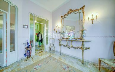 VILLA SINGOLA CON AMPIO GIARDINO!