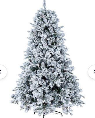 Albero di natale innevato