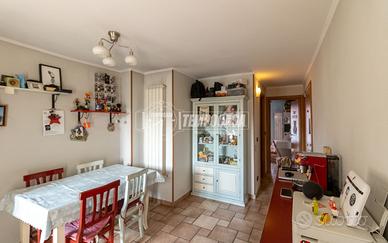 LUMINOSO TRILOCALE IN CENTRO PAESE