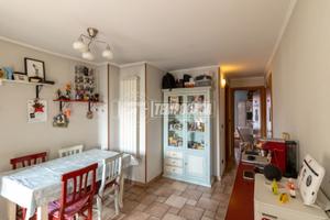 LUMINOSO TRILOCALE IN CENTRO PAESE