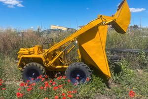 Dumper con pala e ribaltabile