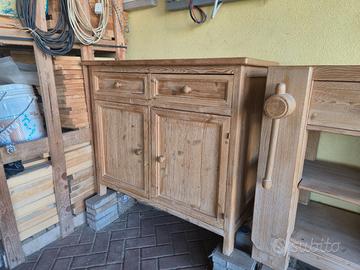 Credenza in stile tirolese