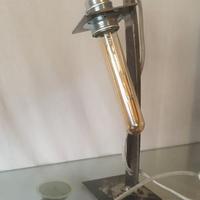 LAMPADA DA COMODINO IN FERRO