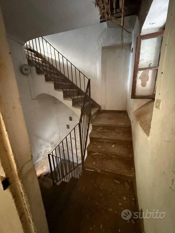 Rustico / Casale di 118 m² con più di 5 locali a P - Vista 3