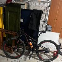 Mountain bike in carbonio