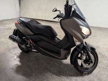 Yamaha X-Max 125