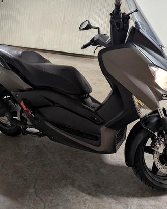 Yamaha X-Max 125