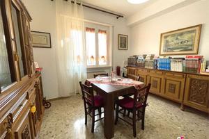 Appartamento con Box, Corte, Cantina e Locale depo