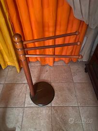 Piantana porta asciugamani