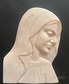 Volto di Madonna in marmo