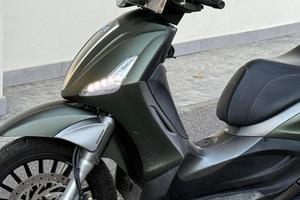 Beverly 300 anno 2020