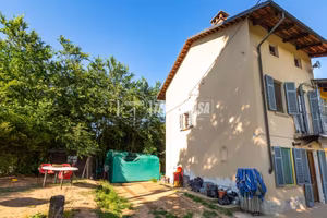 TRILOCALE SEMINDIPENDENTE con MANSARDA e CORTILE P