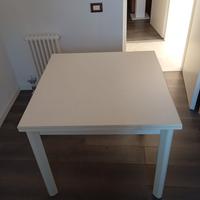 Tavolo bianco apribile – con difetto riparato 