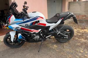 BMW M1000XR