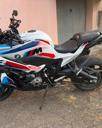 BMW M1000XR