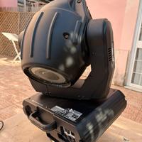 GENI OBY 600, proiettore a testa mobile wash