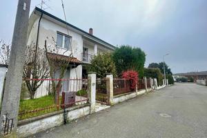 Villa di 210 m² con più di 5 locali e box auto a M