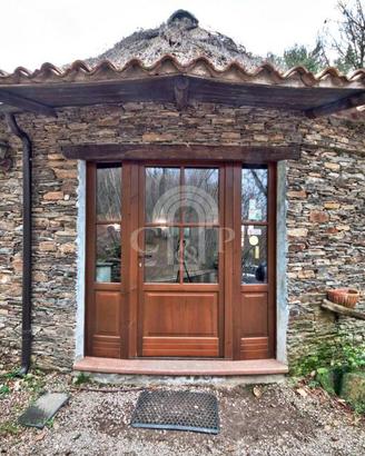 Attività / Licenza di 500 m² con più di 5 locali a