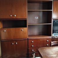 Salotto con tavolo e sedie