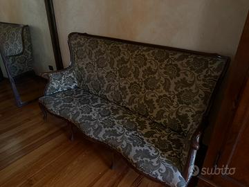 Divano antico in stile vintage