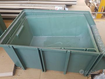 Contenitori in plastica