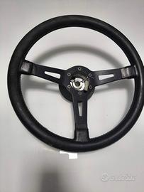 4 volanti d epoca sportivi Lancia Momo Personal