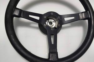 4 volanti d epoca sportivi Lancia Momo Personal