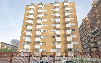 TRE LOCALI CON DOPPI SERVIZI E POSTO AUTO!!