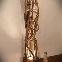 Lampada soprammobile artigianale in legno