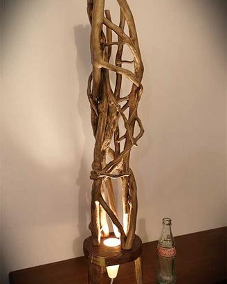 Lampada soprammobile artigianale in legno