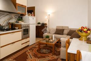 CASA SEMINDIPENDENTE A CANARO