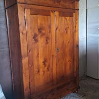 Armadio guardaroba in legno antico