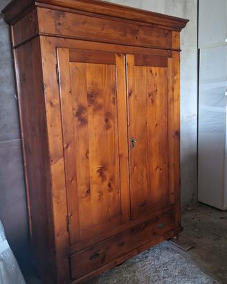 Armadio guardaroba in legno antico