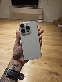 iPhone 15 pro bianco