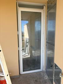 PORTA A VETRI PER ESTERNO PRATICAMENTE NUOVA