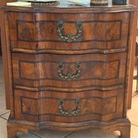 Cassettiera in stile