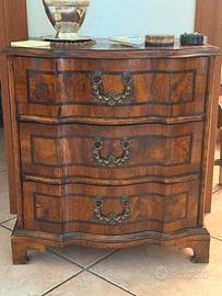 Cassettiera in stile